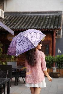 模特成人雨伞视频,模特演绎时尚成人雨伞风采-第3张图片-成人动漫3d无尽视频