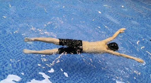 成人自学游泳搞笑视频,成人自学游泳的欢乐瞬间大揭秘-第3张图片-成人动漫3d无尽视频