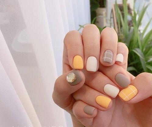 小女孩做成人美甲视频,小女孩美甲视频走红网络-第2张图片-成人动漫3d无尽视频