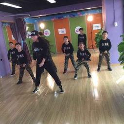 少儿舞蹈成人独舞视频教学,跨越年龄的舞动魅力-第1张图片-成人动漫3d无尽视频