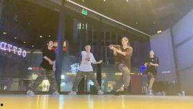 街舞成人男班教学视频,解锁舞动魅力，塑造自信风采-第1张图片-成人动漫3d无尽视频