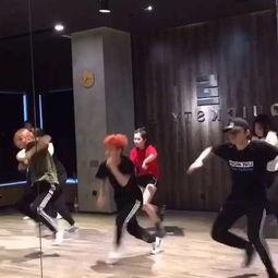 红色歌曲成人舞蹈视频,重温经典歌曲的舞蹈风采-第2张图片-成人动漫3d无尽视频