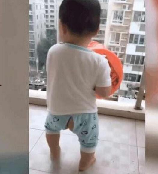 成人拉屎踩凳子视频,成人拉屎踩凳子引发的网络热议-第1张图片-成人动漫3d无尽视频