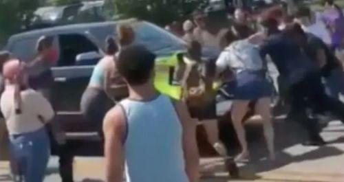 成人拉屎踩凳子视频,成人拉屎踩凳子引发的网络热议-第3张图片-成人动漫3d无尽视频