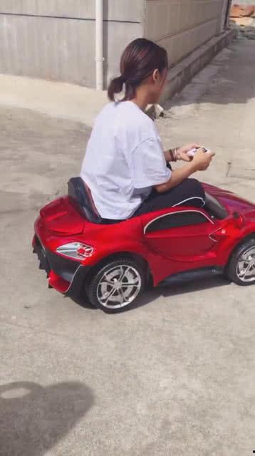 带娃成人滑轮车视频-第3张图片-成人动漫3d无尽视频